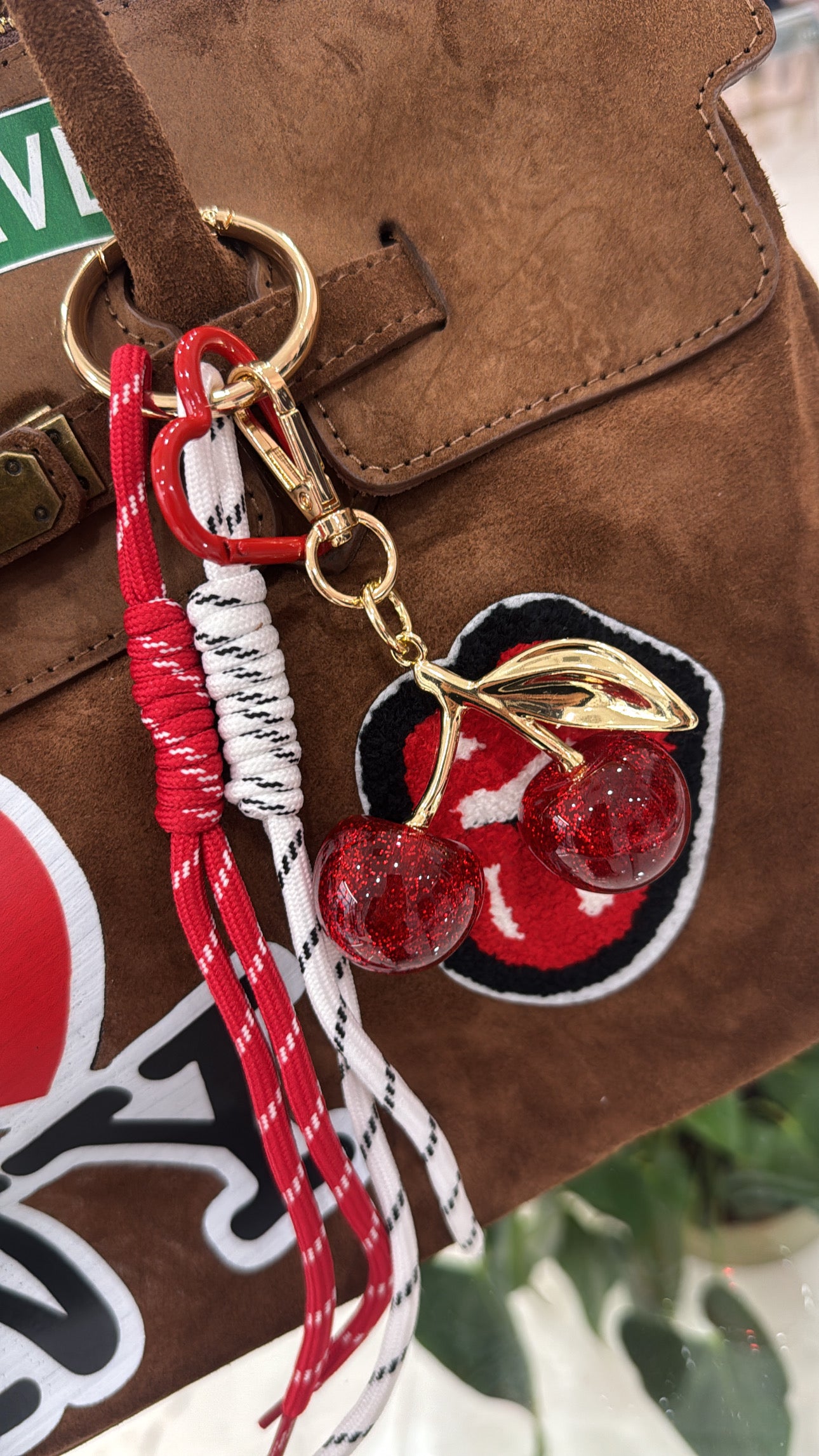 Borsa camoscio con charms