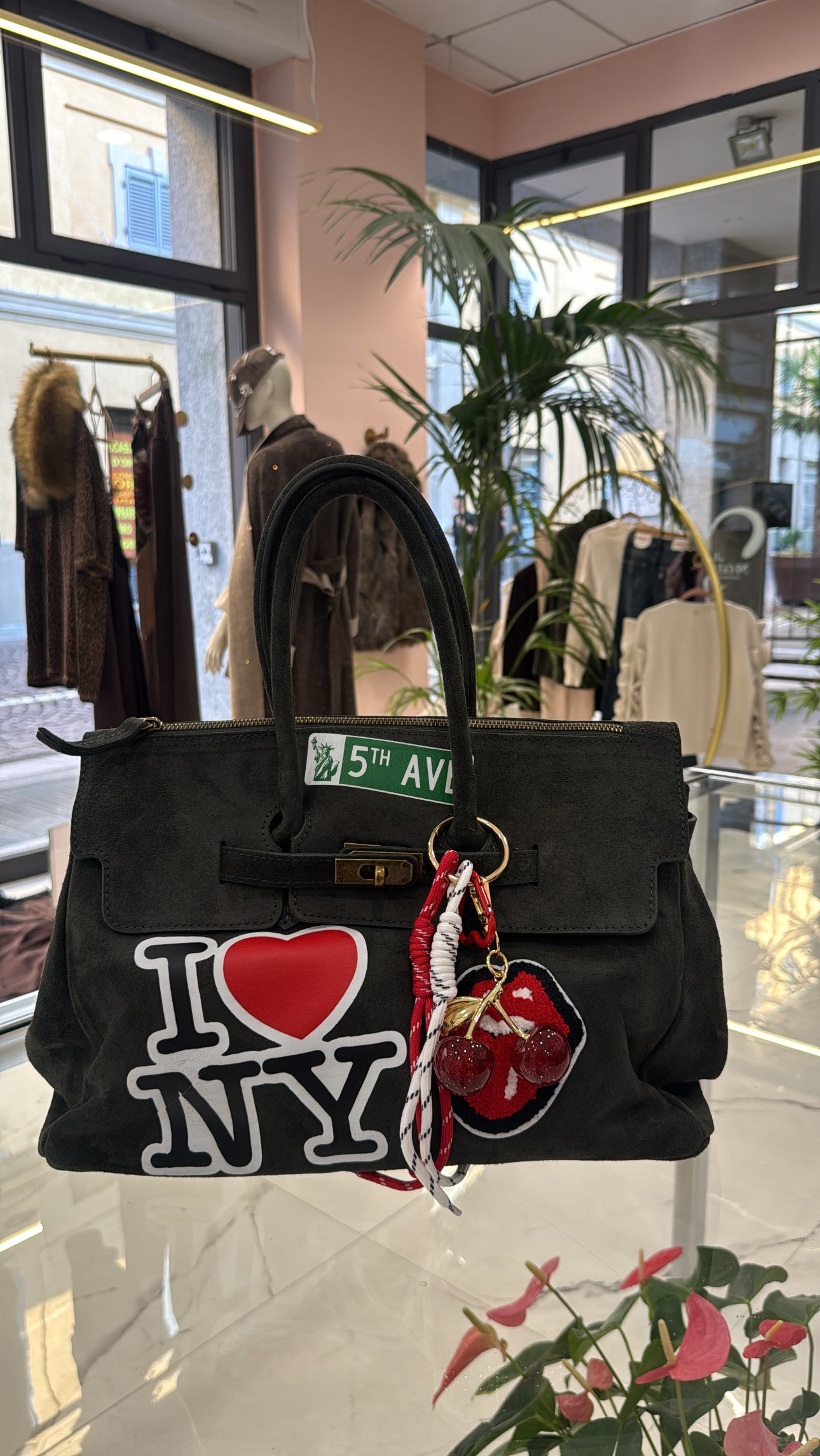 Borsa camoscio con charms